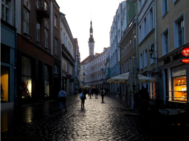 Tallinn: orosz pizzázó és Depeche Mode bár